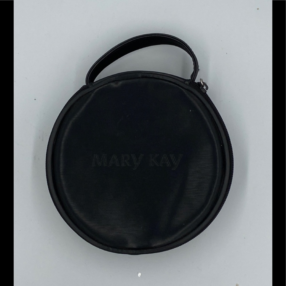 MARY KAY makeup bag ( brand new)
